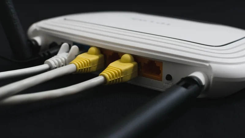 Cisco 2851 Voice Bundle, PVDM2-48, SP Serv, 64F/ 256D (CISCO2851-V/K9)