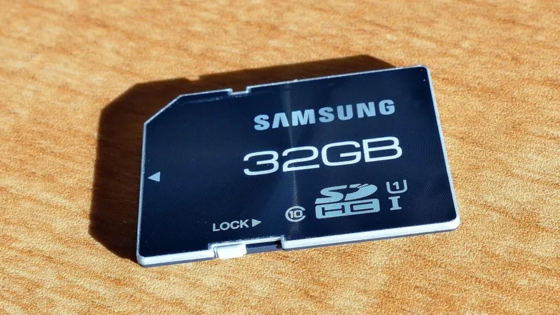 Corsair Flash Voyager GTR 32GB (CMFVYA32GBGT2)