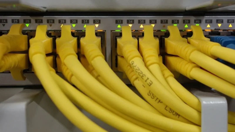 Huawei S5732-H48Um2Cc Switch 5G Bundle(48*100M/1G/2.5G/5G Ethernet Ports, Optional Rtu Upgrade To 10G, 4*25Ge Sfp28 + 2*40Ge Or 2*100Ge (02353SJT003)