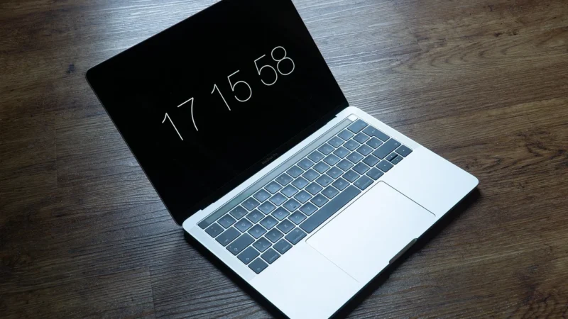 Laptop Apple MacBook Pro 14,2″/M1 Max/32GB/8TB/macOS (MKGT3ZEAP2R1D3)