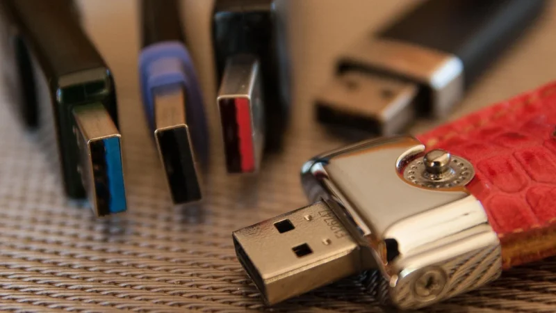 Samsung 8GB DDR4 (M393A1G43EB1CRC)