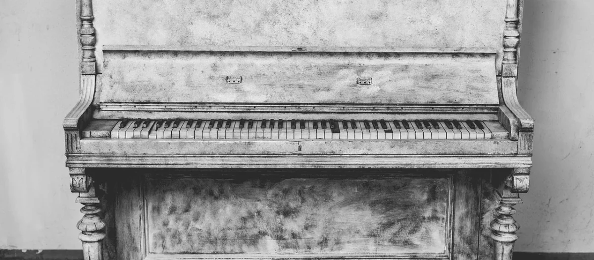 SYNTHOGY IVORY II UPRIGHT PIANOS