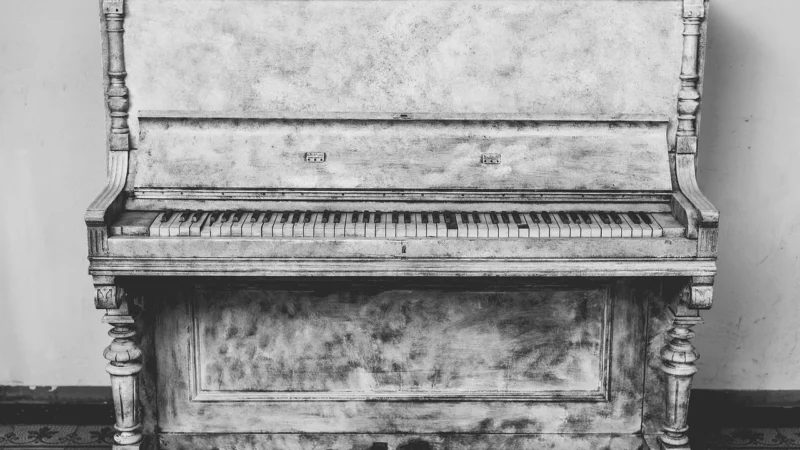 SYNTHOGY IVORY II UPRIGHT PIANOS